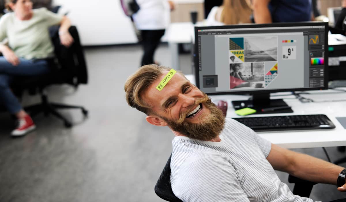 Spaß bei der Arbeit statt Frust Lachen ist im Büro auch erlaubt